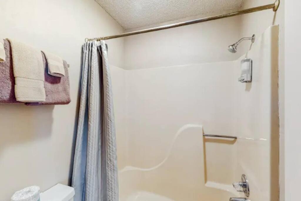 Jacuzzi Suite 206 At Tradewinds Eureka Springs Kültér fotó