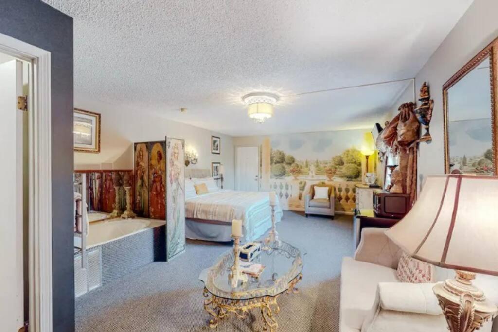 Jacuzzi Suite 206 At Tradewinds Eureka Springs Kültér fotó